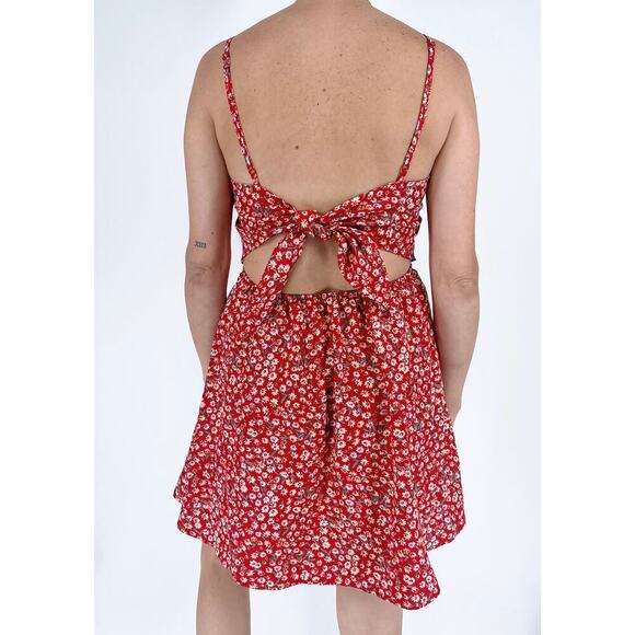 Women’s Red Twist Peekaboo Front Tie Back Daisy Floral Print Sundress Size Small - Picture 2 of 3